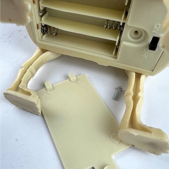 NWT hard to find (new) Spooky Village Animated Animal Skeleton - dog #2 - Picture 5 of 5